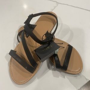 Forever 21 Size 8 Tan with Black strap sandals